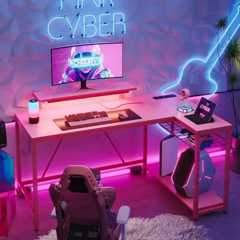 Bureau Gaming de 132 cm avec éclairage LED, Bureau d'angle en forme de L avec prise de courant et support de moniteur, Bureau d'ordinateur d'angle