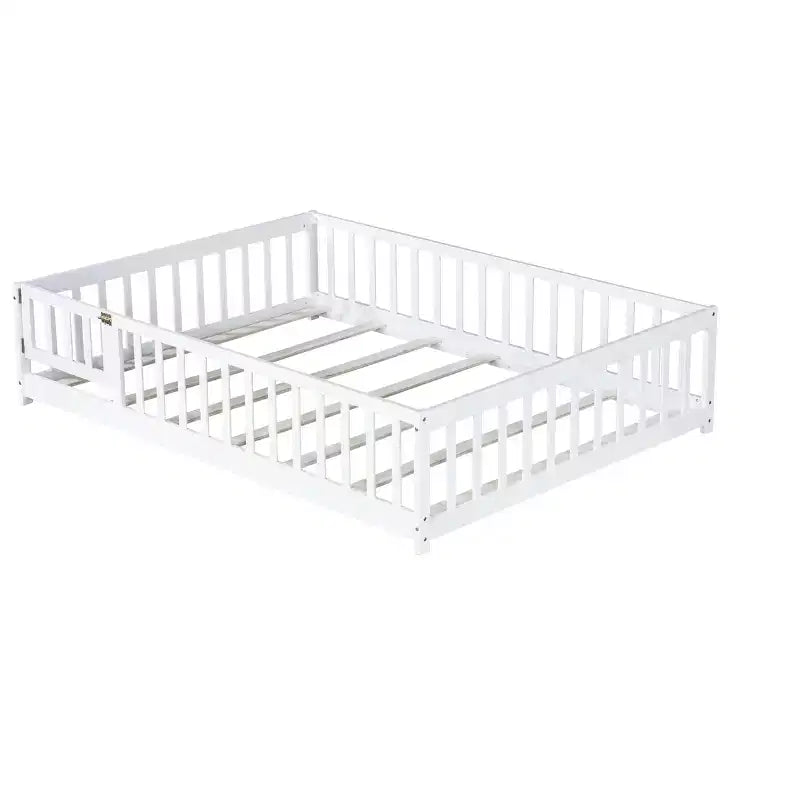 Lit au sol pleine grandeur avec clôture et porte pour chambre d'enfant