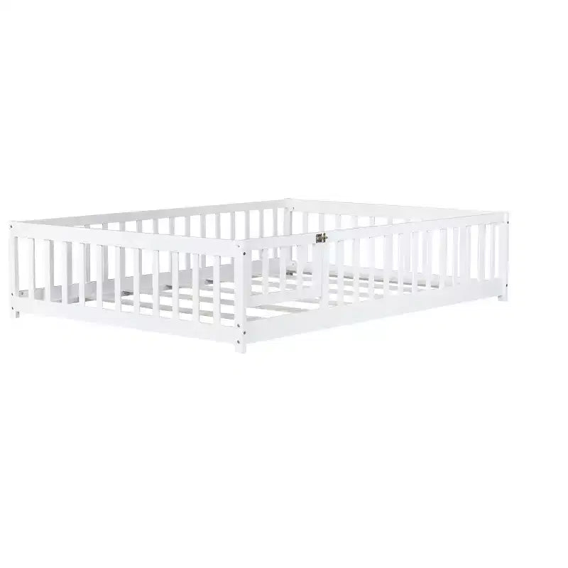Lit au sol pleine grandeur avec clôture et porte pour chambre d'enfant